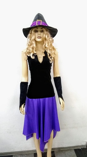 Bruxa veludo preto saia roxa 